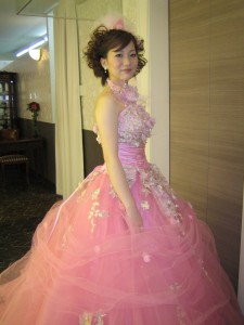 ピンクのカクテルドレス!!ボリューミィーな可愛いドレス
