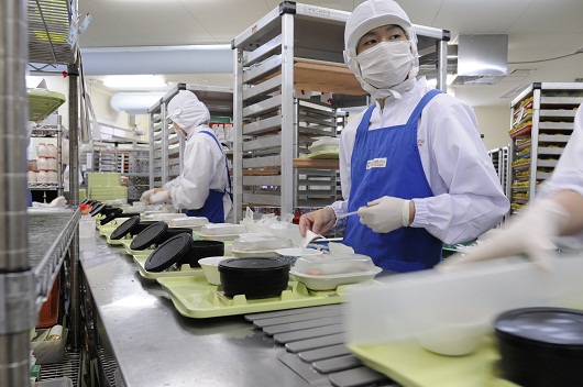 西宮工場厨房2.jpg