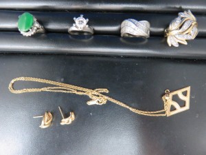 貴金属のダイヤのリングとネックレスをお買取りさせて頂きました。