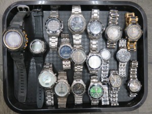 沢山の動かなくなった腕時計をお買取りさせて頂きました。