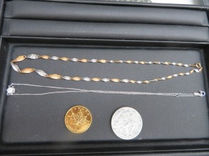 貴金属18金・プラチナのダイヤネックレス・金貨をお持ち頂きました。