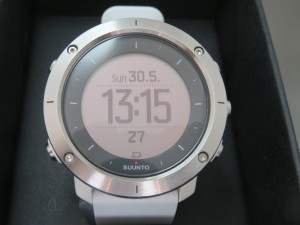 本日はスントのスマートウォッチGPS機能付き時計をお持ち頂きました。