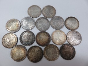 オリンピック銀貨　など沢山の記念コインをお持ち頂きました