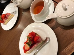 苺　いちご　タルト　紅茶