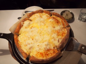韓国　グルメ　ホンデ　弘大　シカゴピザ