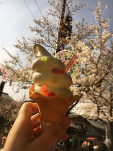 ソフトクリーム　アイス　遊膳茶屋　嵐山　京都　観光　　食べ歩き　ミルク　抹茶　美味しい　インスタ映