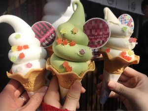 ソフトクリーム　アイス　遊膳茶屋　嵐山　京都　観光　　食べ歩き　ミルク　抹茶　美味しい
