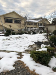 実家滋賀県では雪が積もった年末