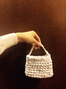 ズパゲッティ編みで真っ白のミニバッグを作りました！