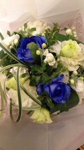 披露宴会の場生花に“青いバラ”を♪