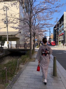 京都の木屋町沿いを散歩
