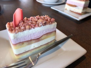 グローブカフェ　イチゴのケーキ