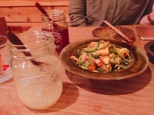 梅田の人気沖縄料理店の定番料理ゴーヤチャンプルー