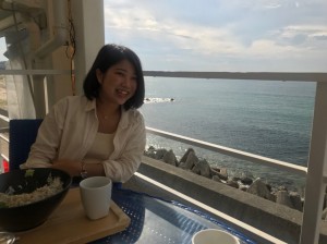 海を眺めながらしらす丼を楽しめるオシャレなカフェ