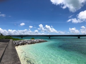 沖縄県北部の古宇利島の海は心癒される綺麗さ