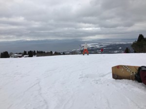 函館山スキー場は滋賀県の琵琶湖が見えて  ゲレンデから見える景色は絶景でした！！   