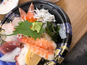 淡路島魚介がたっぷりうおたけの海鮮丼