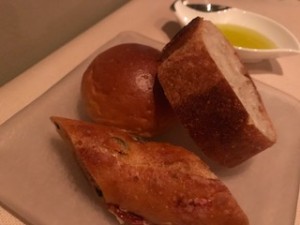 レストランsmileOSAKAの自家製パン