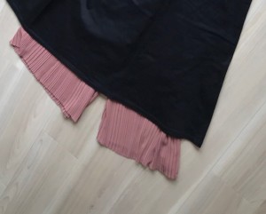 UNIQLO（ユニクロ）のネットショップでピンクと黒のパンツを買いました.