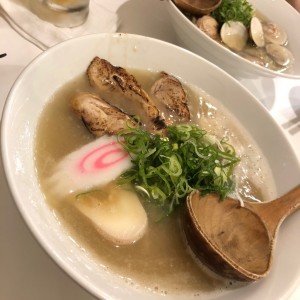 西中島南方ラーメンＫＩＮＧ鶏白湯ラーメン