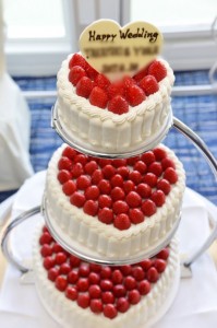 結婚式　ウェディングケーキ　生ケーキ　苺　いちご　生クリーム 3段ケーキ