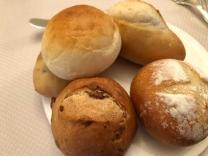 フランス料理の選べるパン