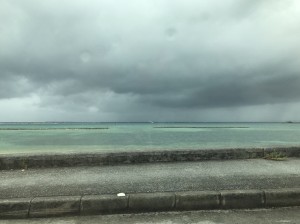 雨天でもやっぱりキレイな沖縄の海