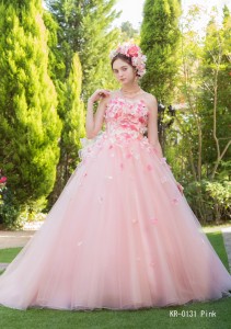 ピンクのカラードレス