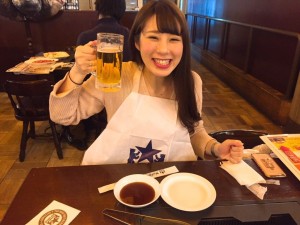 北海道サッポロビール園でサッポロビールを