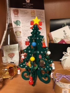ブライダルYASUNAGA大阪マルビル梅田店のクリスマスツリー