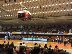エディオンアリーナ大阪(大阪府立体育会館)で大阪エヴェッサの試合