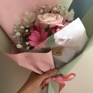 ピンクのお花の可愛らしい花束