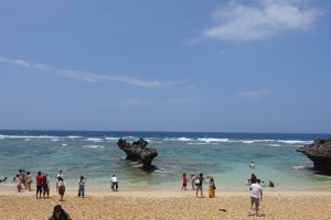 沖縄の綺麗な海を一望