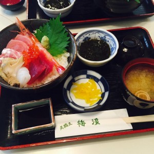 日本海の新鮮な魚介を味わえる「海渓」というお店で豪華な海鮮丼を食べました(^.^)